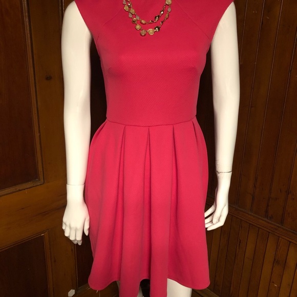 Hot pink waffle weave dress by Romeo and Juliet - Picture 6 of 6